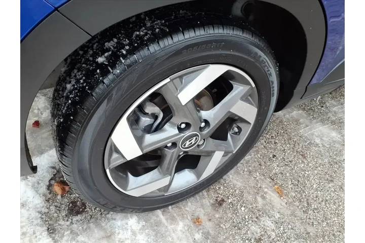 $22480 : Hyundai VENUE 2023 SEL 4dr C image 4