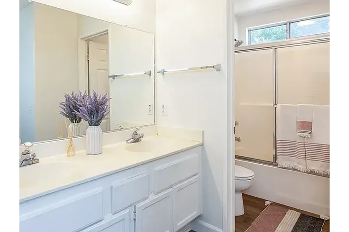 $1000 : Turnkey 3-Bedroom Home Near UC image 6