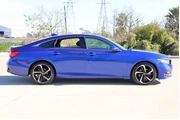 $14565 : Honda Accord 2018 Sport 4dr thumbnail