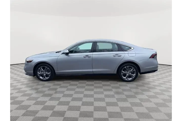 $27479 : Honda Accord Hybrid 2023 EX- image 4