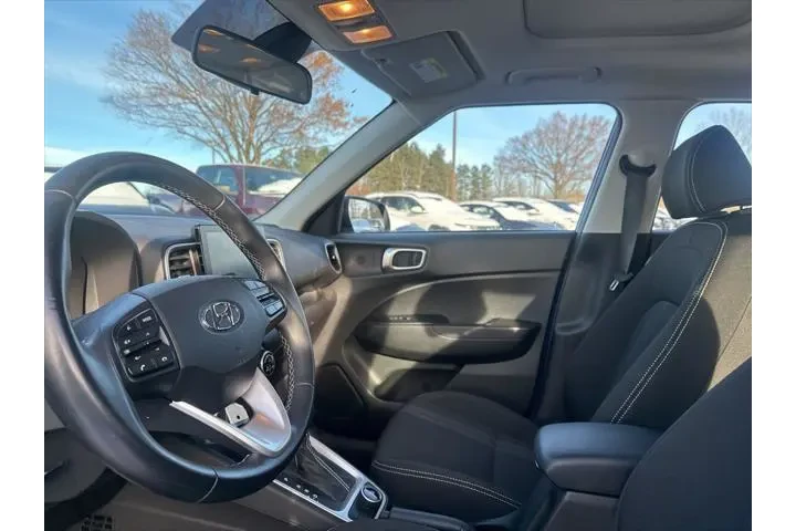 $18919 : Hyundai VENUE 2022 SEL 4dr C image 3