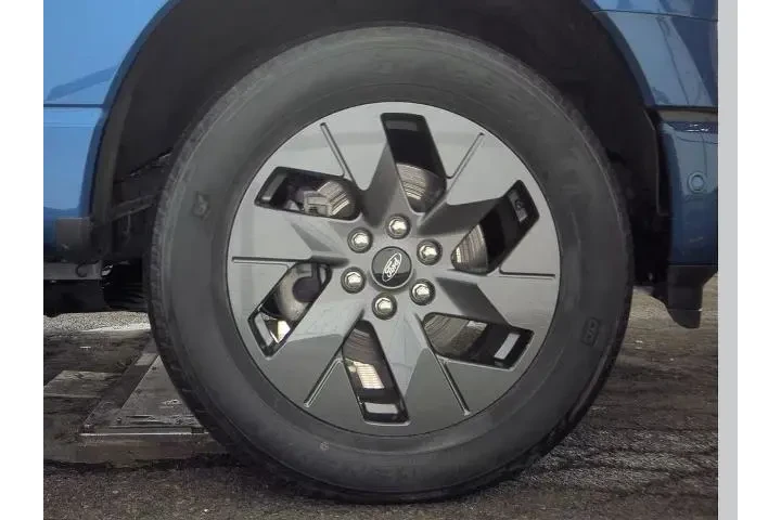 $37999 : Ford F-150 Lightning 2022 AW image 10