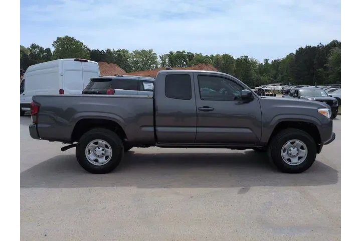 $28529 : Toyota Tacoma 2022 4x2 SR5 4 image 3