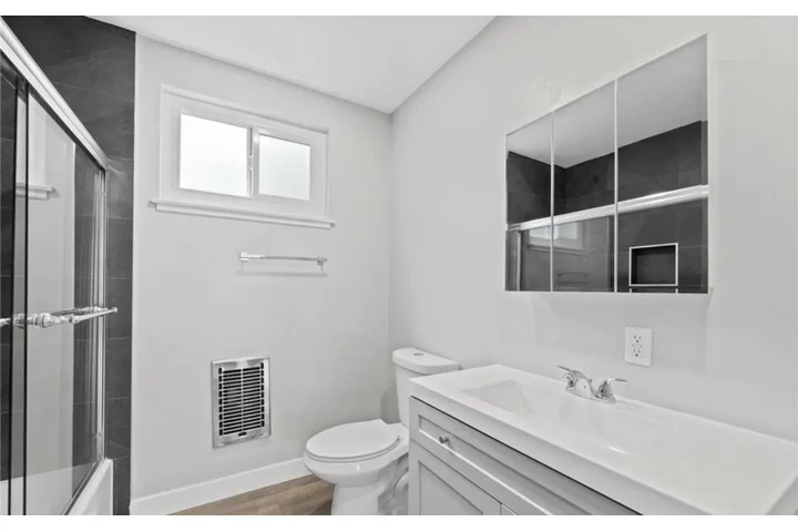 $1950 : 2 BEDROOM APT IN CARSON image 9