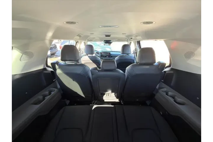 $35995 : Kia Carnival Hybrid 2025 EX image 9