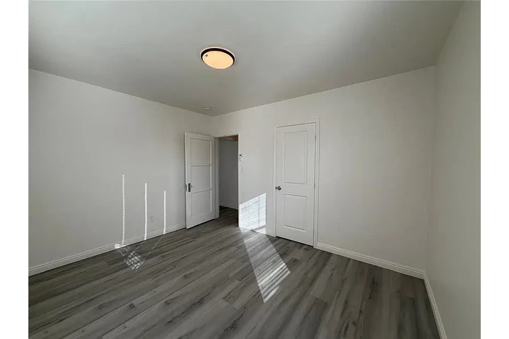 $900 : Beautiful Home...San Gabriel image 3