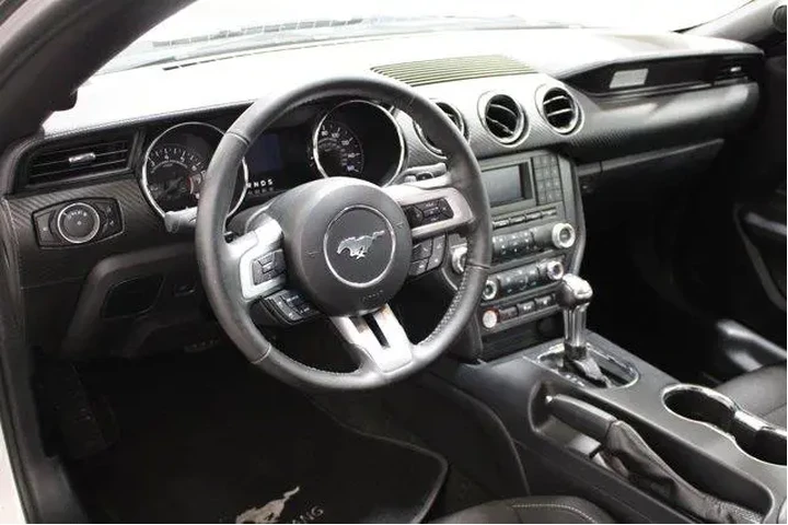 $21915 : Ford Mustang 2017 V6 2dr Con image 2