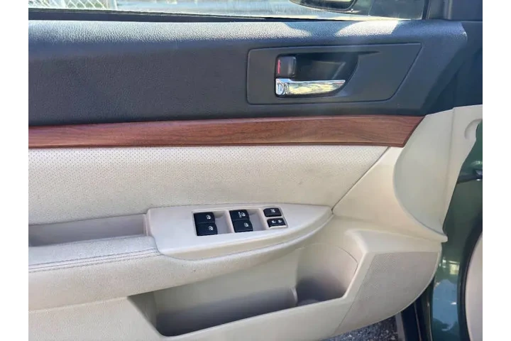 2014 Outback 2.5i Limited image 10