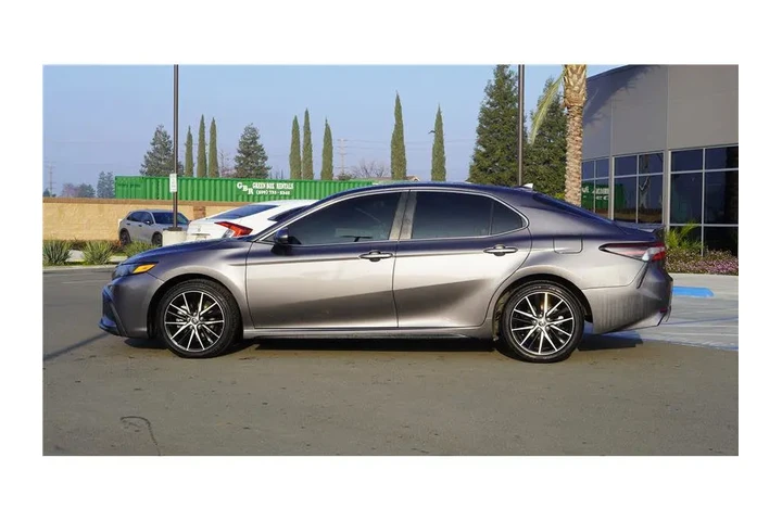 $26877 : 2025 Camry SE Sedan 4D image 8