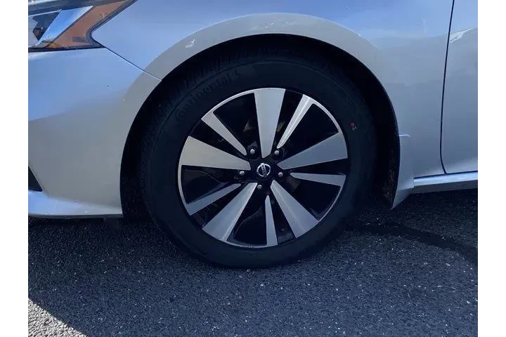 $14495 : Nissan Altima 2021 2.5 SV 4d image 8