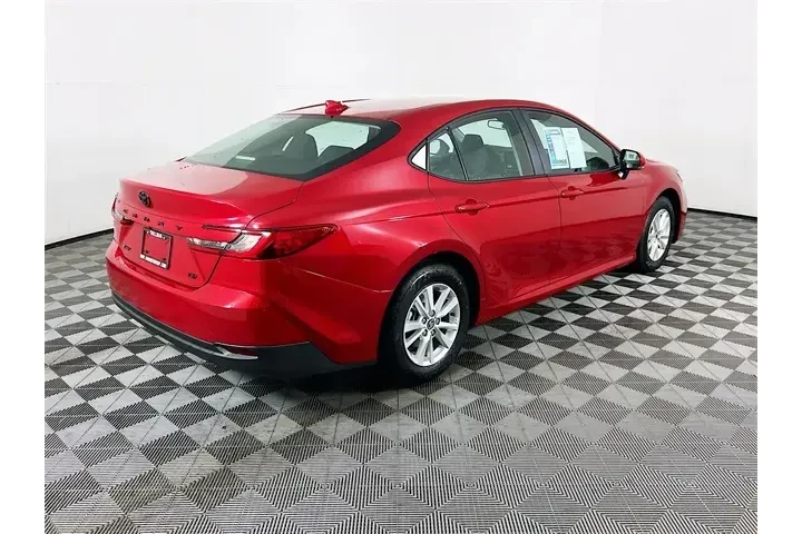$31900 : Toyota Camry 2026 LE 4dr Sed image 7