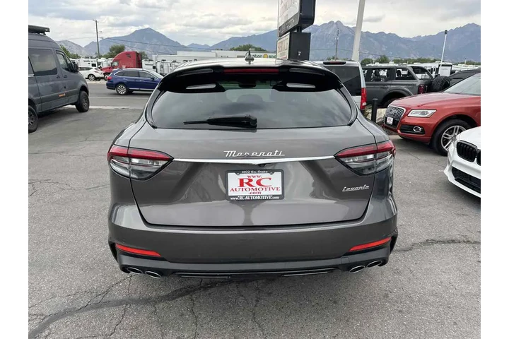 $45500 : 2022 Levante Modena image 7