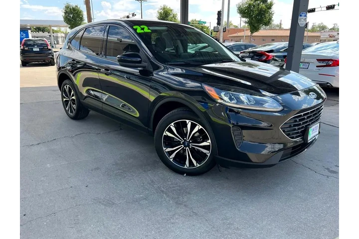 2022 Escape SE AWD image 3