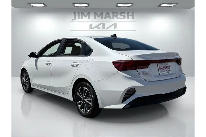 $18588 : Kia Forte 2023 LXS 4dr Sedan image 4