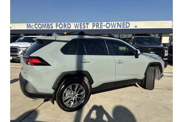 $29548 : Toyota RAV4 2023 XLE Premium image 5