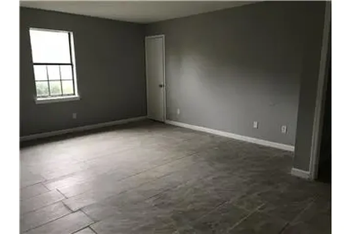 $1425 : Rental property with 2 bedro image 3