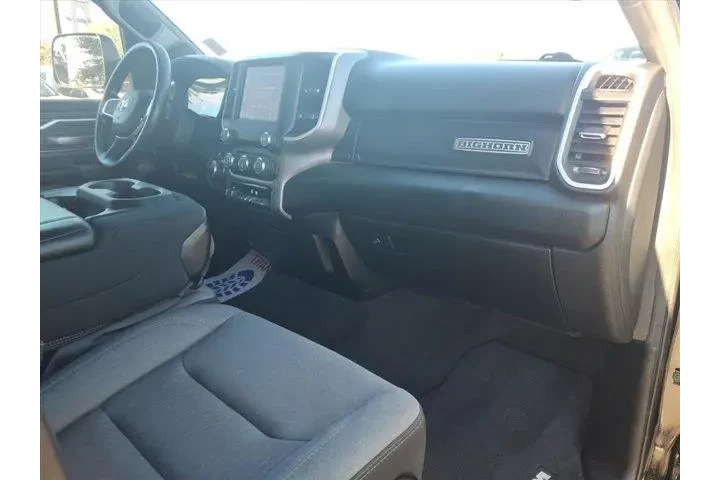 $27240 : Ram 1500 2021 4x2 Big Horn 4 image 10
