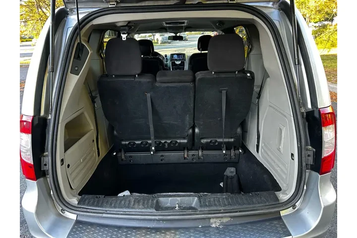 $6250 : 2012 Town & Country Touring image 3