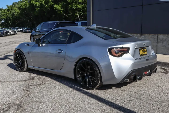 $23048 : 2019 86 Auto image 6