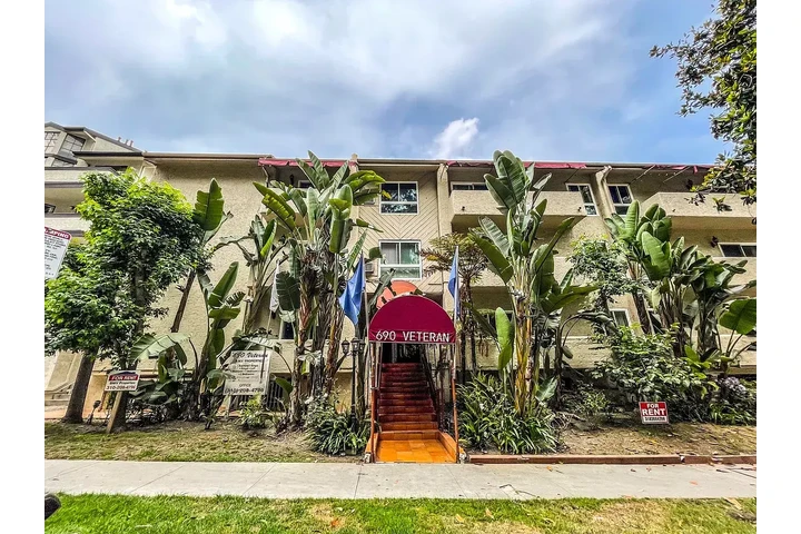 $1850 : Gated Park image 1