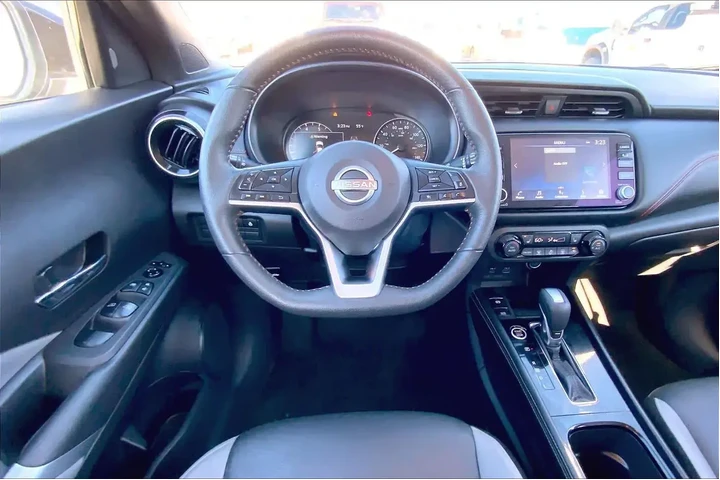 $19096 : Nissan Kicks 2023 SR 4dr Cro image 5