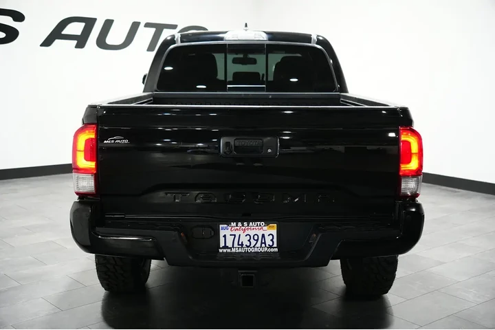 $28761 : 2017 Tacoma image 10