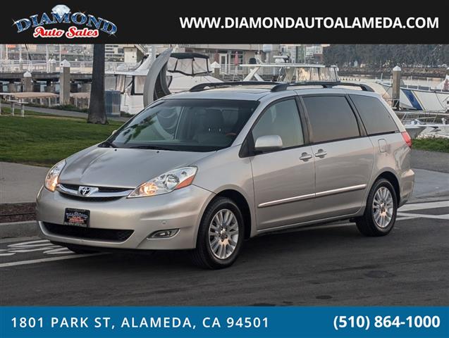 $12988 : 2010 Sienna XLE Ltd image 2