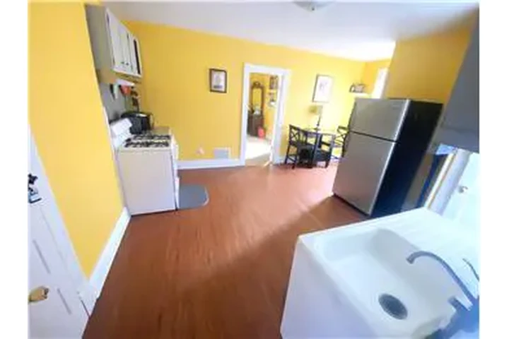 $500 : Rental property with 1 bedro image 4