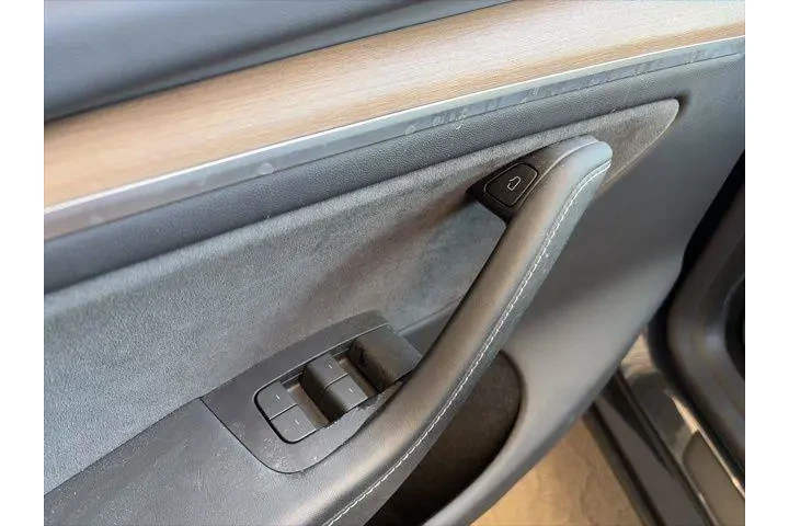 $37400 : Tesla Model Y 2024 AWD Long image 9