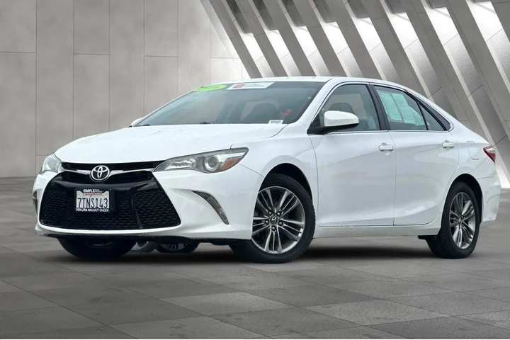 $17000 : Toyota Camry 2016 SE 4dr Sed image 2