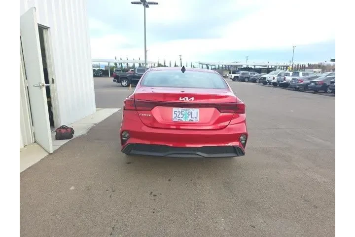 $17250 : Kia Forte 2024 LXS 4dr Sedan image 5