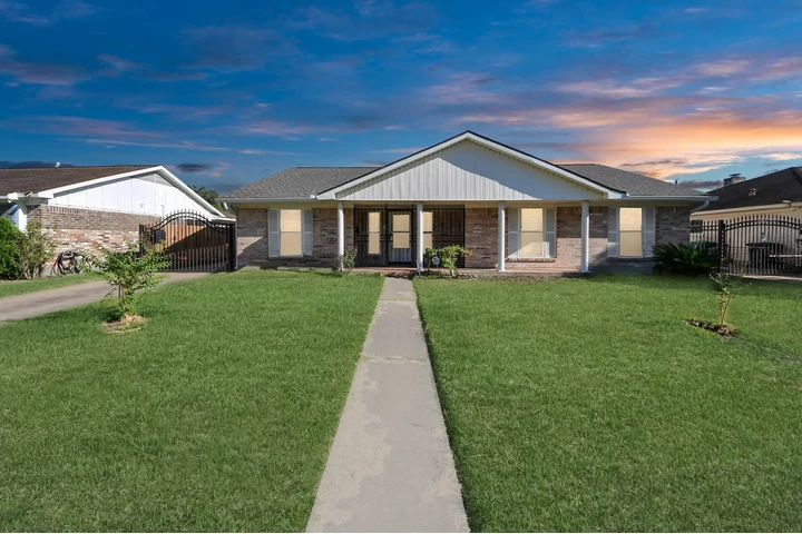 $2400 : House for Rent image 1