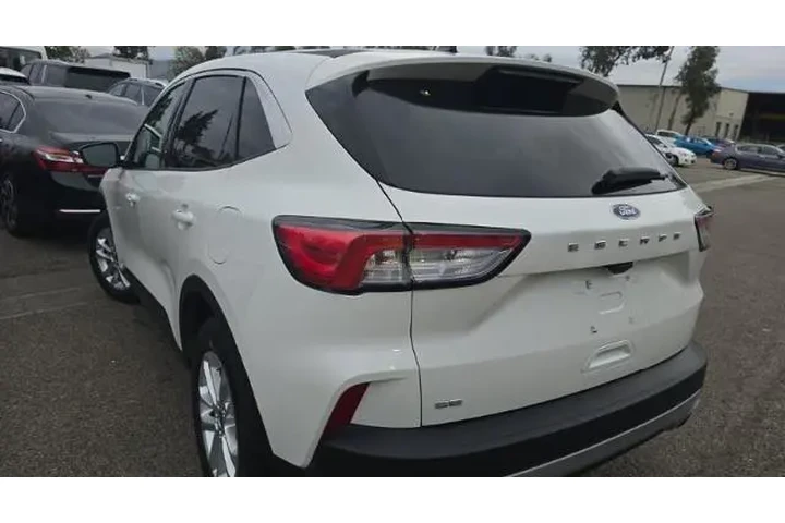 $19950 : Ford Escape 2022 SE 4dr SUV image 6