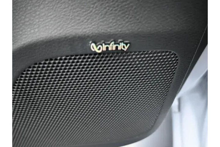 $19991 : Nissan Versa 2023 SR 4dr Sed image 7