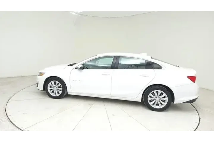 $17983 : Chevrolet Malibu 2023 LT 4dr image 8