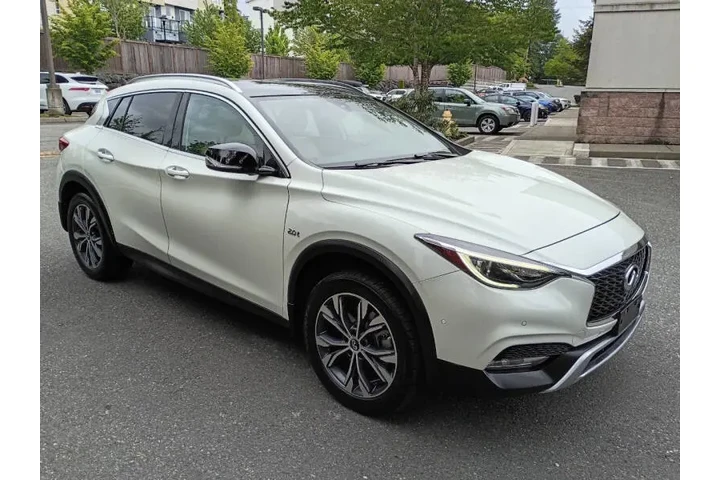 $10900 : 2017 QX30 Premium image 2