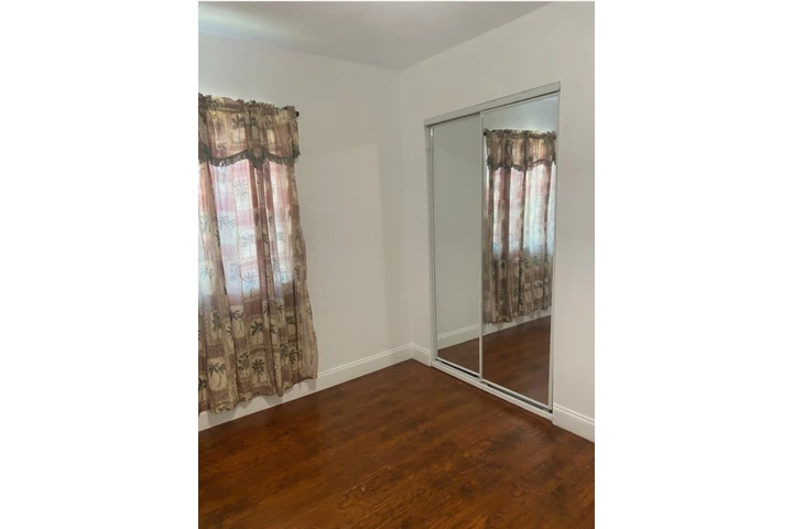 $800 : Cuarto De Renta (9000) image 2