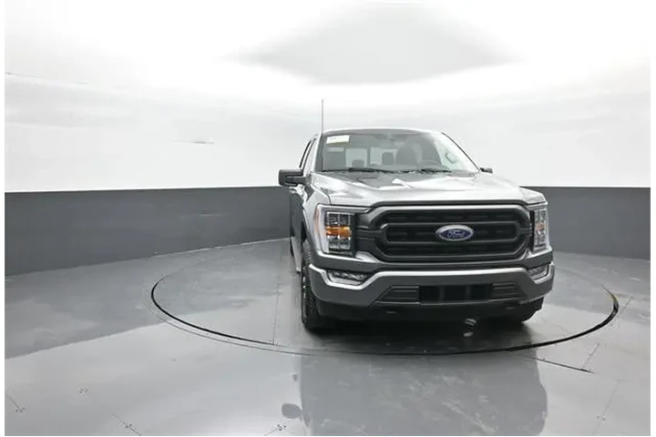 $38328 : Ford F-150 2023 4x4 XLT 4dr image 2