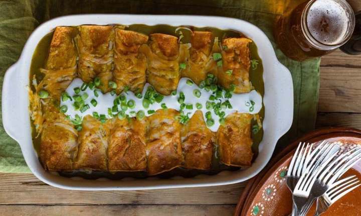 Enchiladas de papa con salsa roja y verde