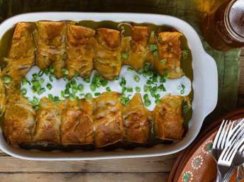 Enchiladas de papa con salsa roja y verde