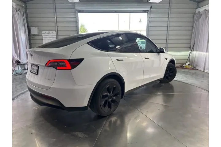 $29449 : Tesla Model Y 2023 AWD Long image 5