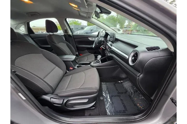 $16495 : Kia Forte 2023 LXS 4dr Sedan image 10