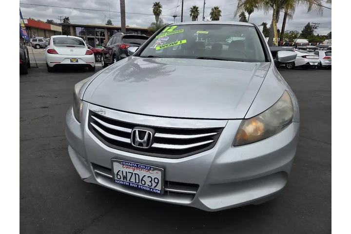 $9697 : Honda Accord 2012 LX 4dr Sed image 2