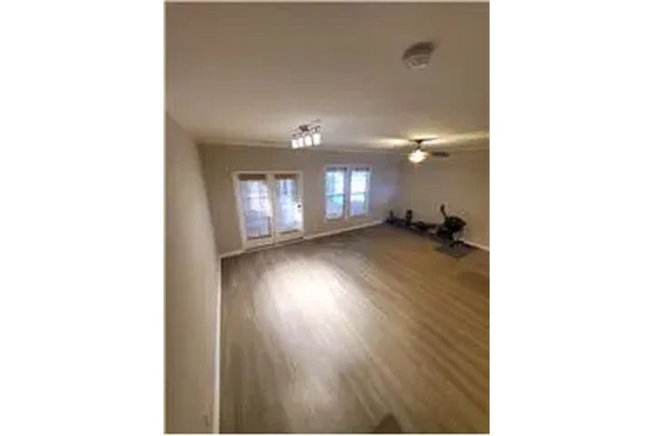 $2200 : Rental property with 3 bedro image 3