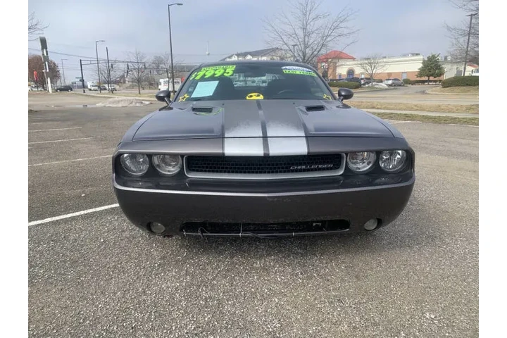 2013 Challenger SXT image 9