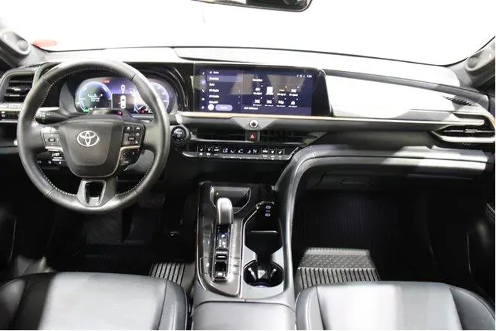 $38959 : Toyota Crown 2025 AWD Limite image 2