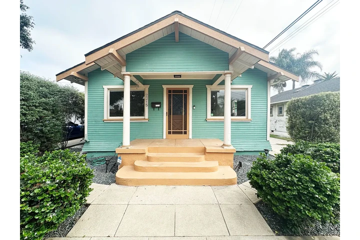 $800 : Charming Detached Cottage ! image 1
