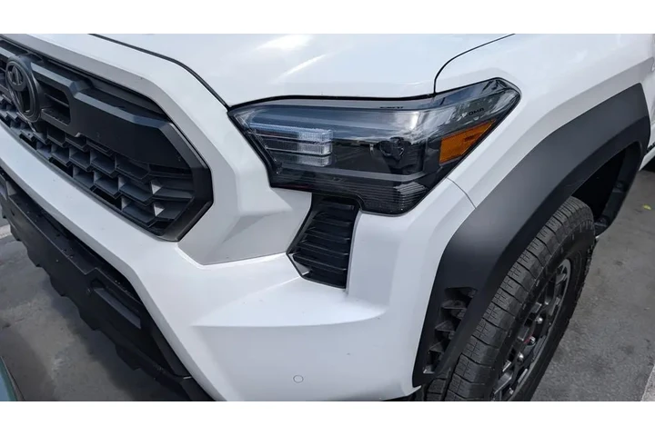 $49899 : Gold Certified 2025 Tacoma Hy image 7