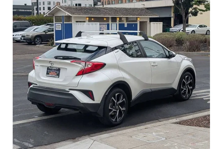 $15988 : 2018 C-HR XLE Premium image 6