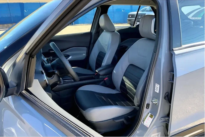 $19096 : Nissan Kicks 2023 SR 4dr Cro image 7